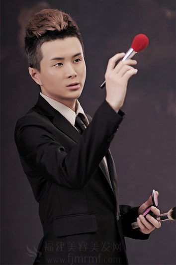 白天鹅美容美发学校校长 白天鹅美容美发学(xué)校校长(zhǎng)